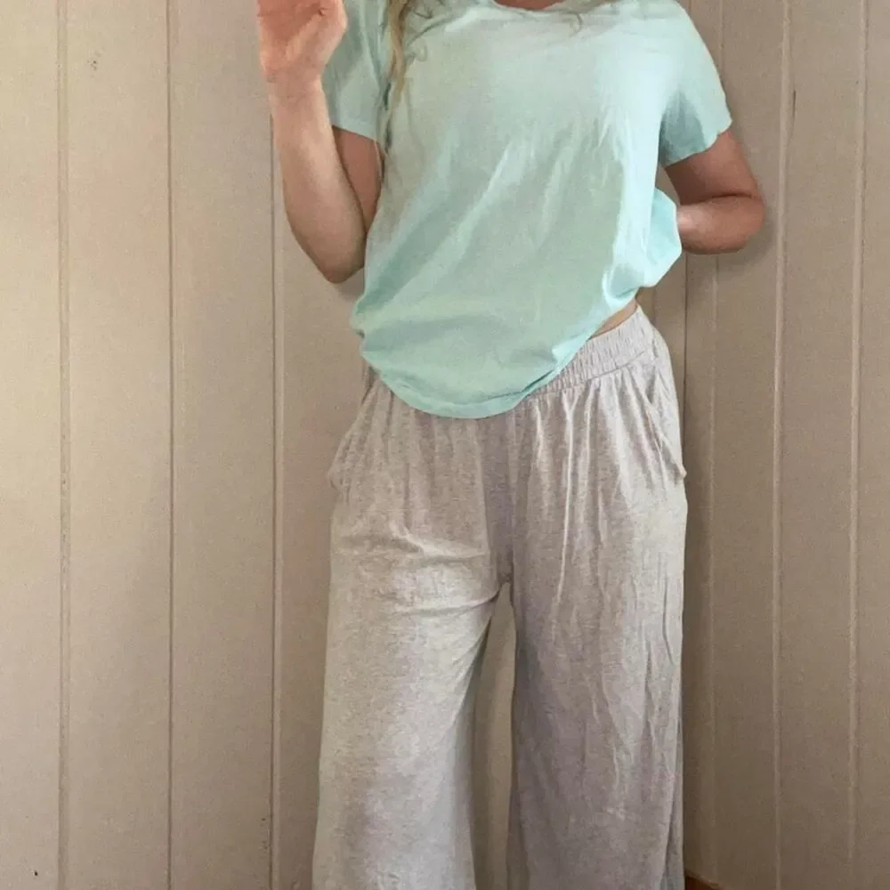 Abercrombie & Fitch gray wide leg lounge pants in size M